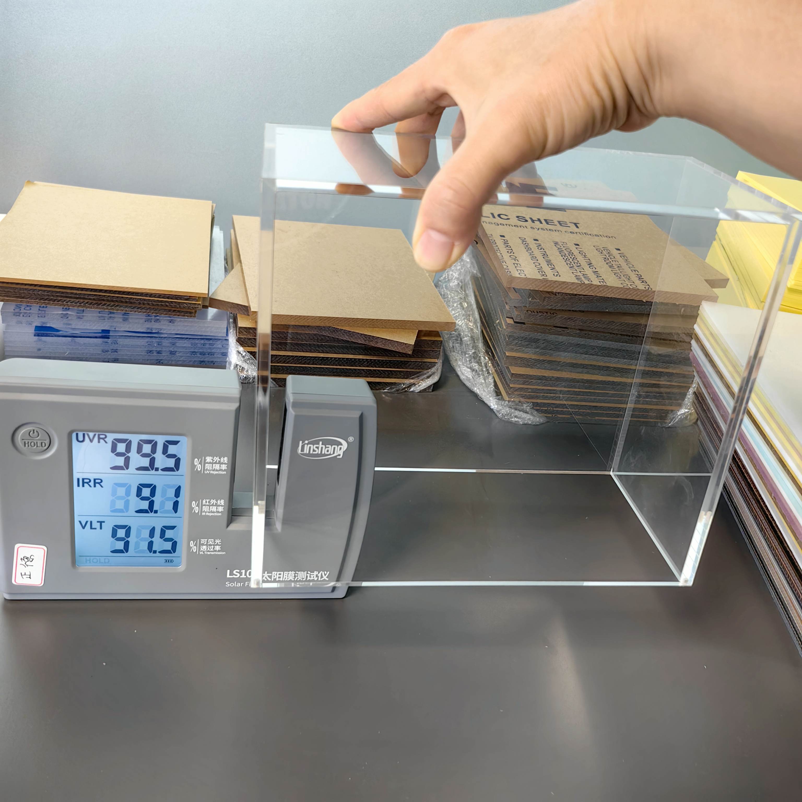 99%UVカット、マグネット式、モダンなアクリル製ポケモンカ - Display Case Acrylic のレビューと価格